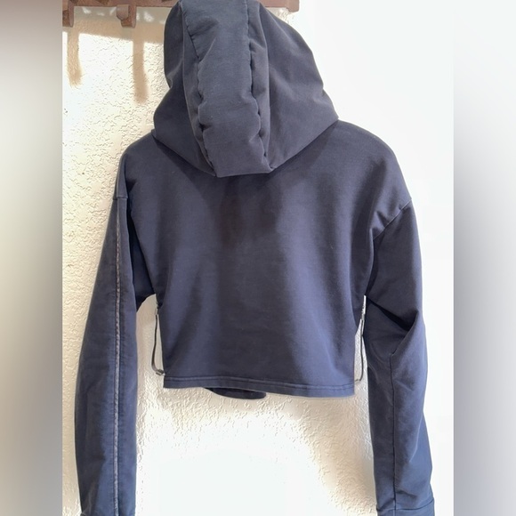 2 for $26 Gymshark Black Cropped Hoodie with Side Zip & Lock Detail Size Small - Picture 4 of 8